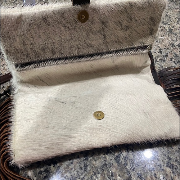 SOLD‼️Cowhide hair on hide tooled leather & fringe bag - Picture 4 of 7